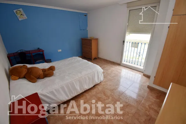 CHALET RÚSTICO CON PISCINA, TERRAZA Y PARKING — 28