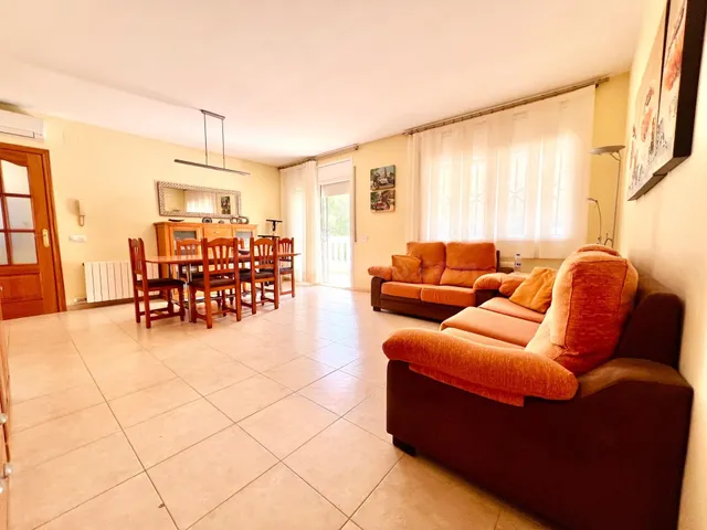 Casa o chalet independiente en venta en Calle Amadeu Vives - foto 2