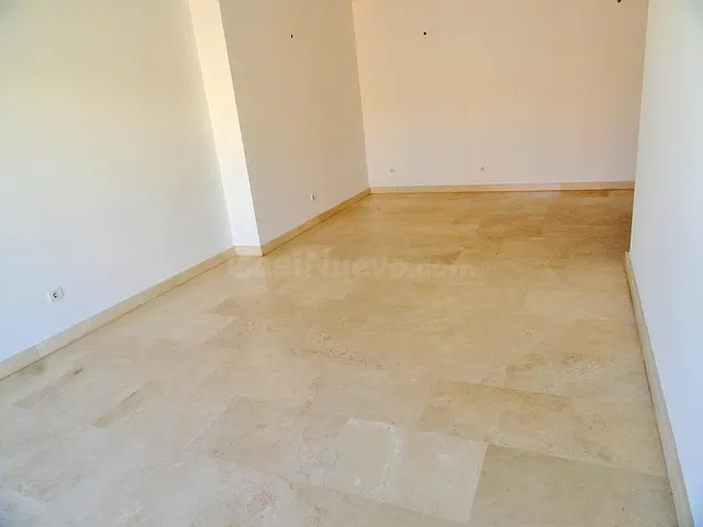 SE ALQUILA PISO EN FRENTE DE LA PLAYA DEL PORTIXOL - foto 5