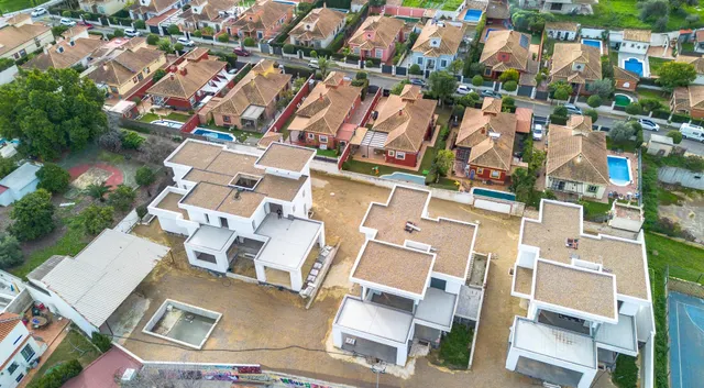 Promoción de 3 magníficos chalets independientes en Gines — 11