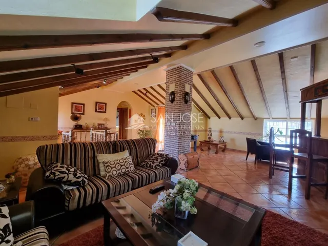 SE VENDE VILLA DE LUJO EN HONDON DE LOS FRAILES — 45
