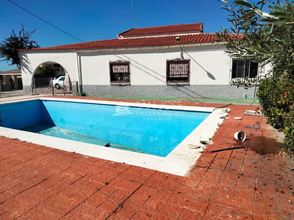 SE VENDE CHALET EN ELCHE