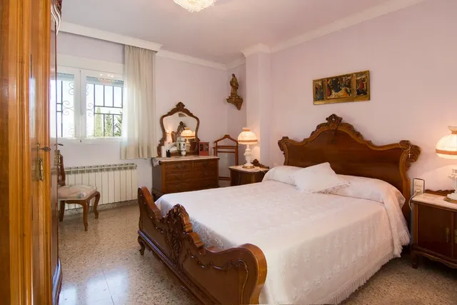 MAGNIFICO CHALET CON PISCINA EN COLINAS BERMEJAS — 38