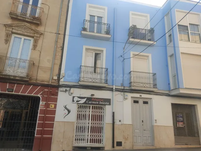 AMPLIA VIVIENDA CON EXCELENTE UBICACIÓN CÉNTRICA