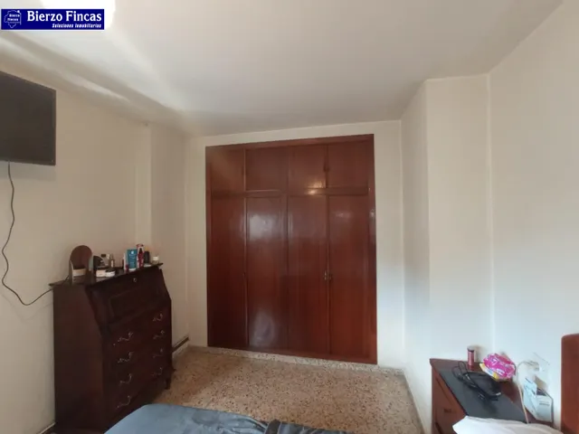 SE VENDE AMPLIO PISO EN PONFERRADA — 25