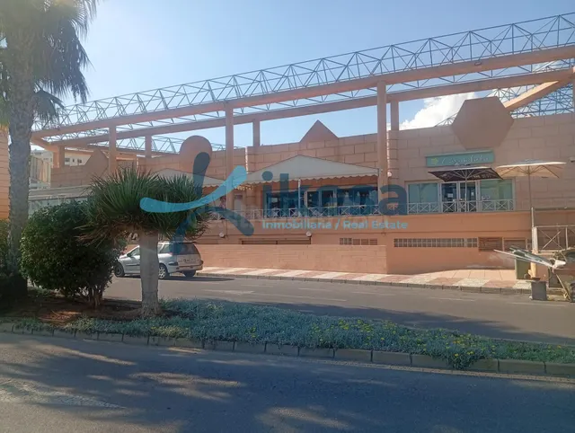 Se vende Local Comercial en la localidad de Roquetas de Mar