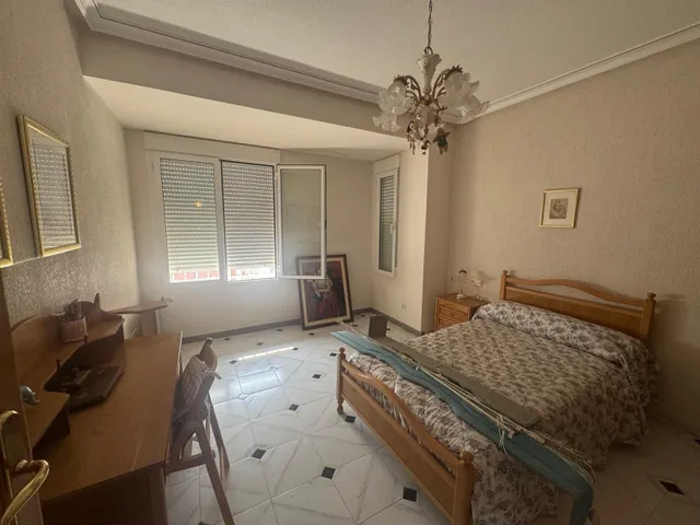 Edificio de dos apartamentos con terraza y garaje — 6