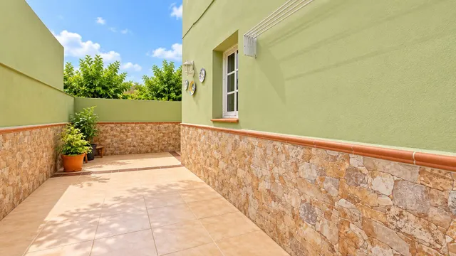 Vivienda unifamiliar de 194 m2 con patio privado y amplio garaje en Guayonje, Tacoronte — 7