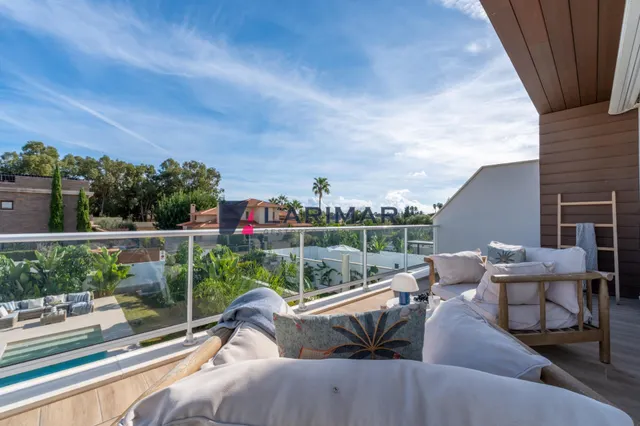 ✨ exclusiva propiedad en esquina con 393 m2 de parcela, piscina privada y energía solar en zona nou nazareth San Juan de Alicante — 49