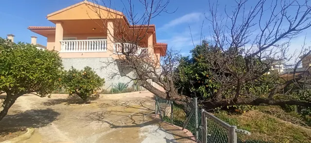 CHALET INDEPENDIENTE CON PARCELA URBANA. IDEAL INVERSORES. — 12