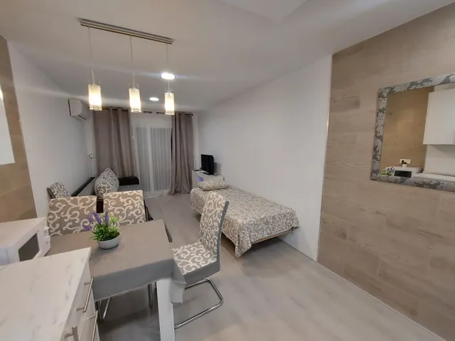 MODERNIO ESTUDIO CON TERRAZA Y PISCINA PLAYA DEL CURA — 3