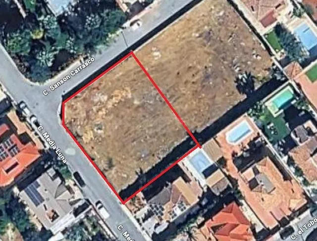 Magnífico solar de 1.002 m2 destinado a chalets individuales