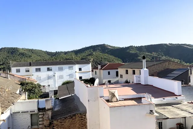 # **Casa de Pueblo Tradicional de 4 Dormitorios con Potencial para Ampliar la Terraza – ¡Solo 35.000 €!** — 19