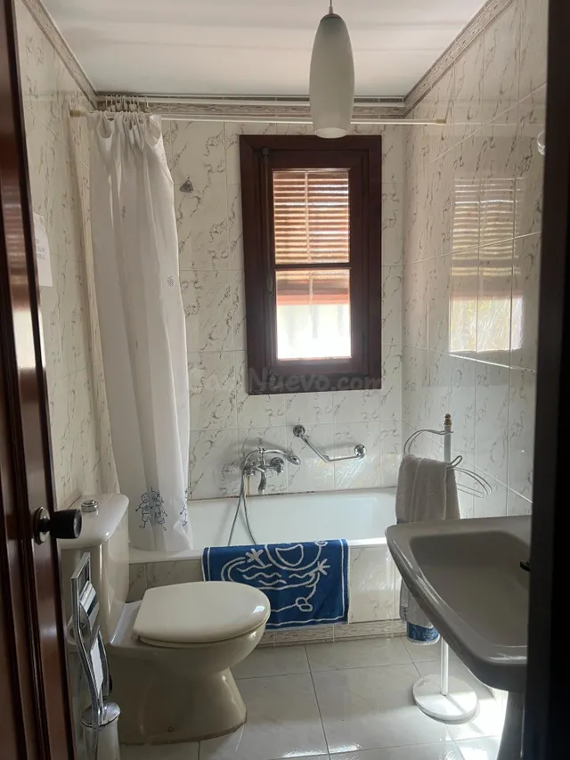 SE VENDEN DOS PISOS DE 2 habitaciones CADA UNO, CON LICENCIA - foto 4