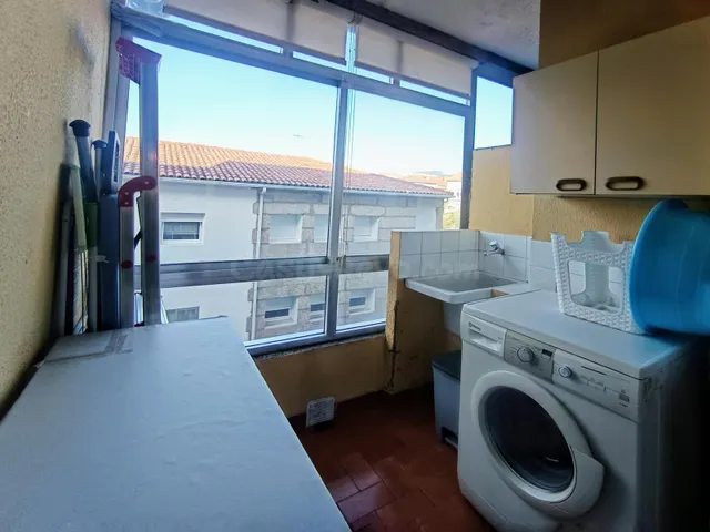 OPORTUNIDAD EN PONTEVEDRA CENTRO CON ASCENSOR Y EXTERIOR - foto 4