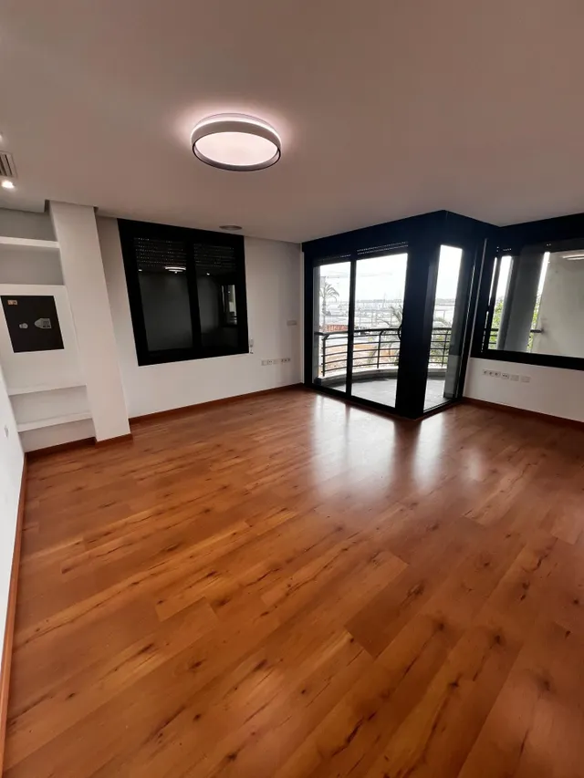 Amplio piso en alquiler en Torrevieja – 3 habitaciones, terraza y garaje incluido — 7