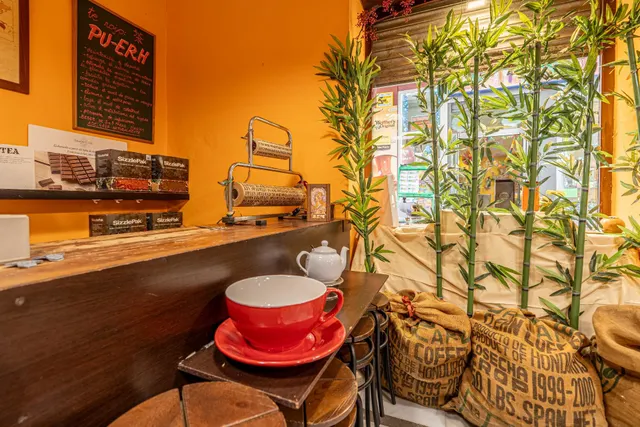 SE TRASPASA TIENDA ESPECIALIZADA EN TÉ, CAFÉ Y CHOCOLATE — 28