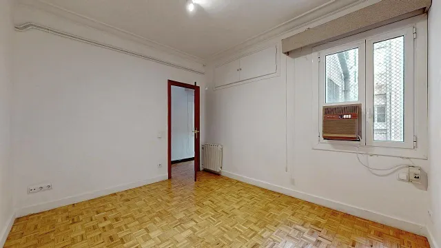 Vivienda en quinta planta con vistas panorámicas, luminosa, con 5 amplias habitaciones. — 47