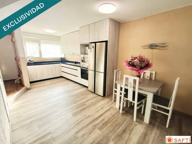 Exclusivo adosado con piscina y terraza - foto 2