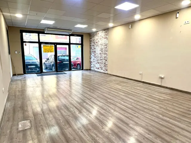 LOCAL COMERCIAL EN AVENIDA JUAN CARLOS I - foto 4