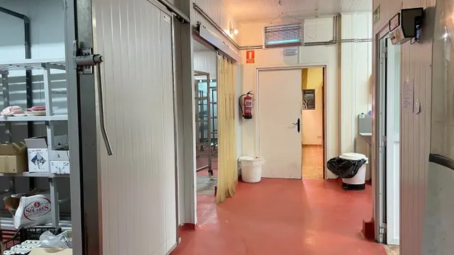 Venta de restaurante y fábrica de embutidos — 50