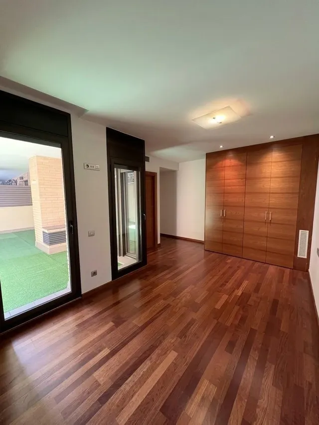 Planta baja con patio privado en Creu Alta, Carrer Canonge Joncar con Carrer Vilacinca – 2 habitaciones, 2 baños y espacio exterior propio — 8