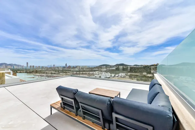 FABULOSO ÁTICO EN RESIDENCIAL DE LUJO CON VISTAS AL MAR EN FINESTRAT. — 45