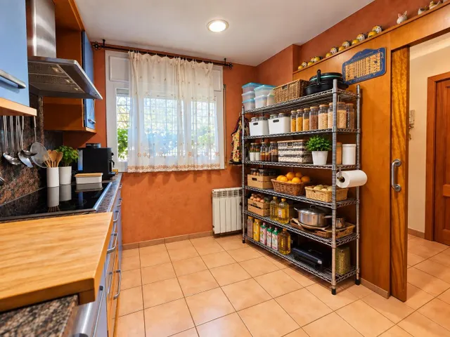 Casa con jardín y piscina en Premià de Dalt — 7