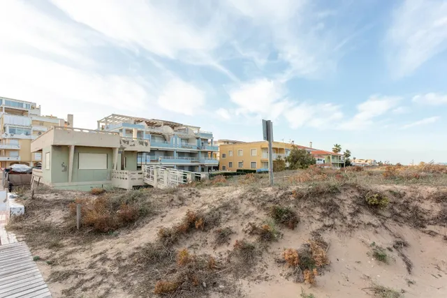 Vive el mar desde casa: parcela exclusiva en primera línea de playa en Xeraco — 14