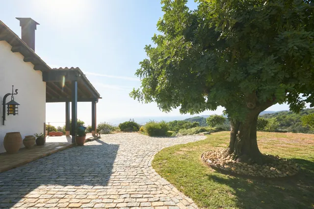 ESPECTACULAR CASA EN LA CORNISA CON VISTAS AL MAR — 3