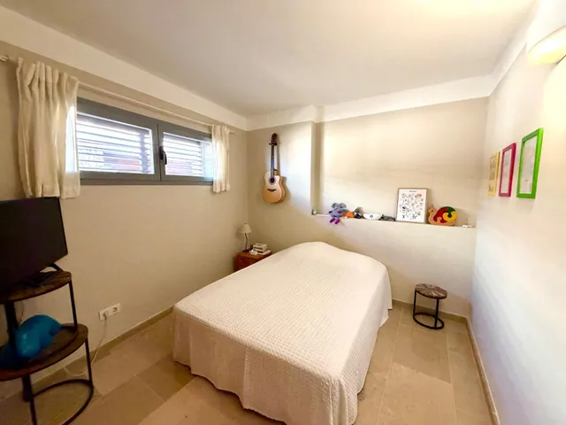 Ático Dúplex Exclusivo con 3 Terrazas, 2 Piscinas y Amplios Espacios — 9