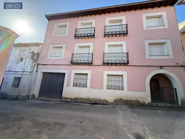 INMOBILIARIA ARBETETA VENDE CASA EN BALCONETE, GUADALAJARA