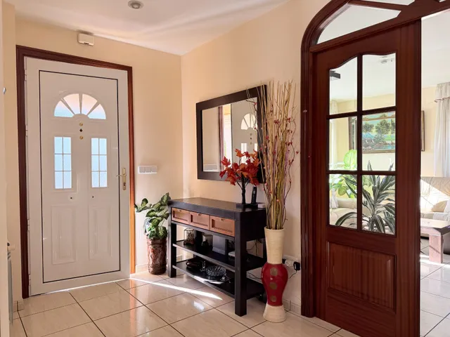 Casa con cuatro dormitorios, terrazas y amplio garaje en Oleiros — 6