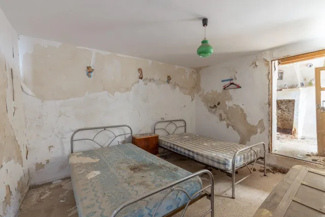 CASA PARA REFORMAR, MÁS TERRENO DE 250M2 — 9
