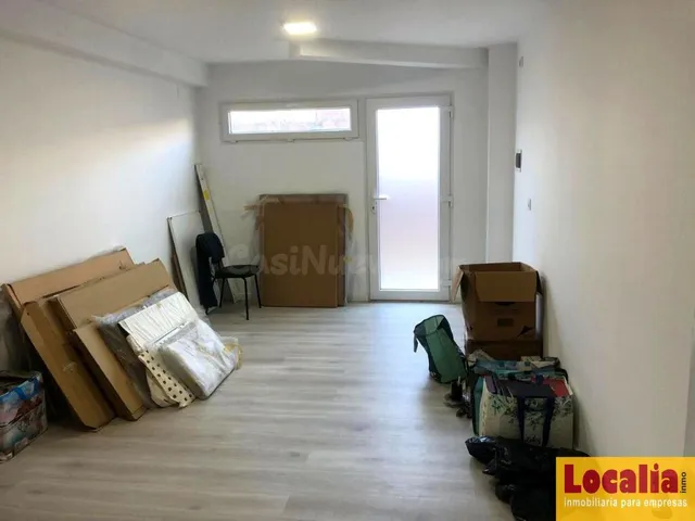 Atractivo local comercial en venta, Torrelavega. - foto 2