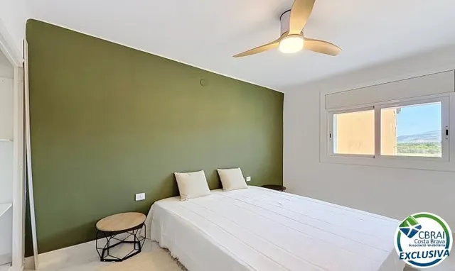 Apartamento 2 dormitorios renovado con terraza en Santa Margarida, Rosas — 6