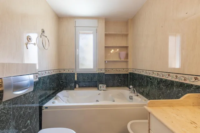 ESPECTACULAR CASA CON PISCINA EN LAS GABIAS — 33