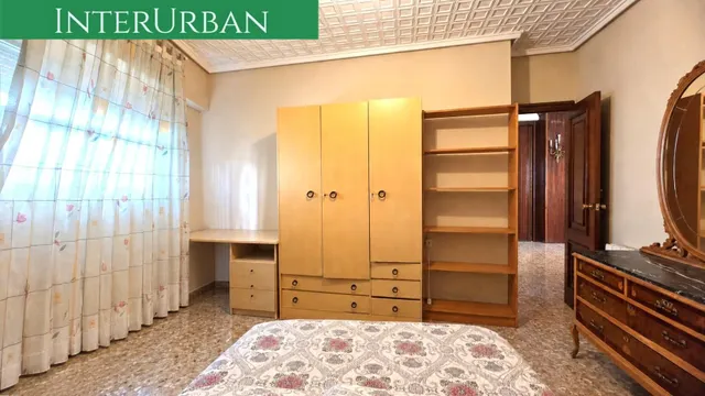 Oportunidad - Amplia casa de 197 m2 con 4 dormitorios y terraza en Benissanó — 18
