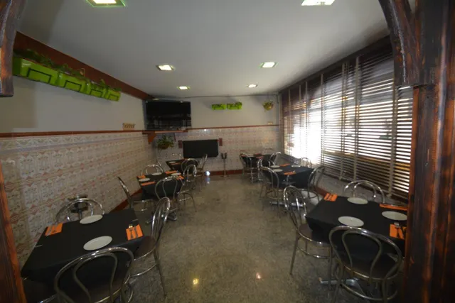 ¡¡ Gran oportunidad de negocio !! Venta de dos locales comerciales, opción a compra o traspaso. — 6