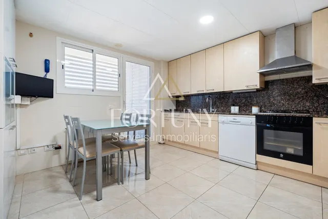 Piso en venta en calle Manuel Hugue, Reus. - foto 3
