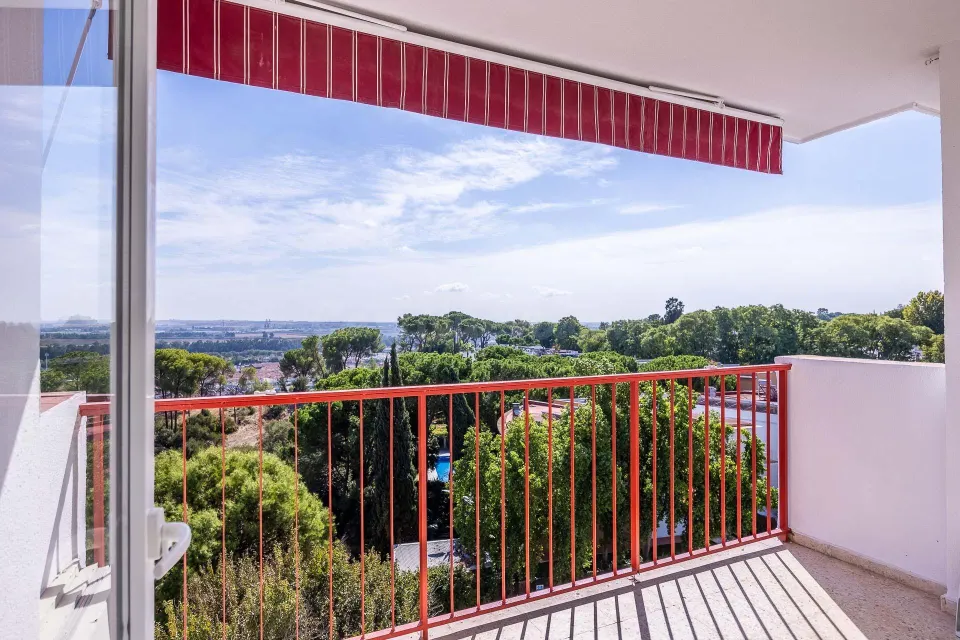 Piso reformado con espectaculares vistas de Sevilla, piscina y garaje doble en Mairena del Aljarafe
