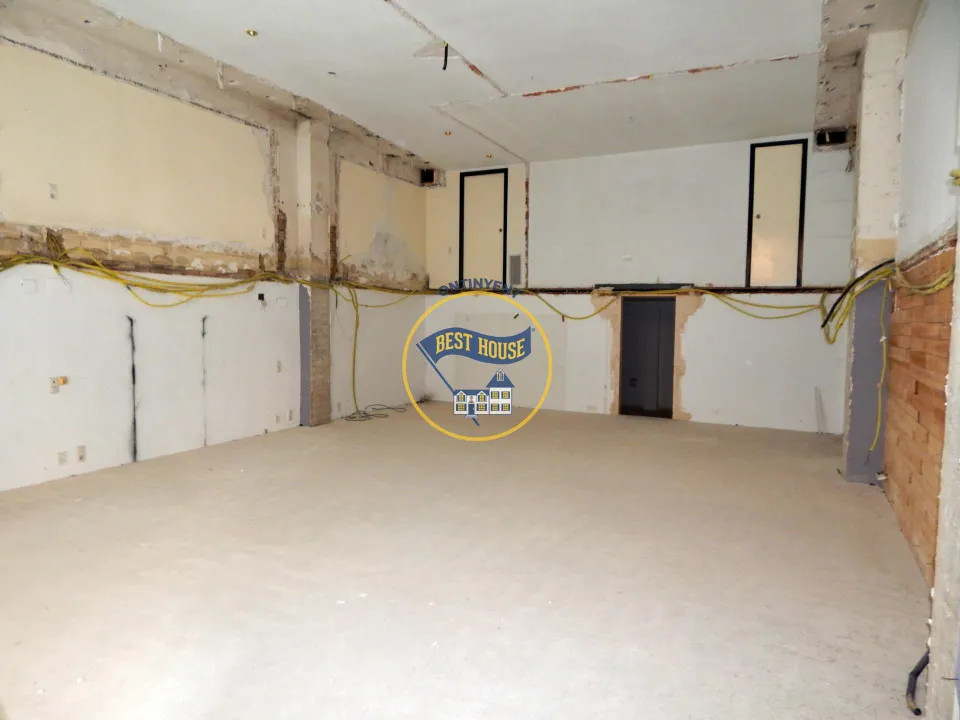 AMPLIO LOCAL COMERCIAL EN ONTINYENT