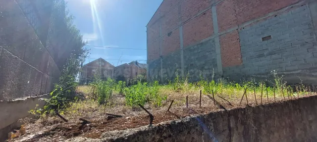 Oportunidad Única: Solar Urbano en Cacabelos - foto 3