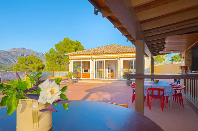 Villa exclusiva en La Nucía | parcela de 3.947 m2, piscina privada y amplias zonas de ocio — 46
