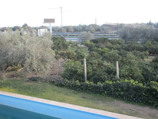 Chalet en venta de dos plantas, con piscina y tres almacenes. — 20