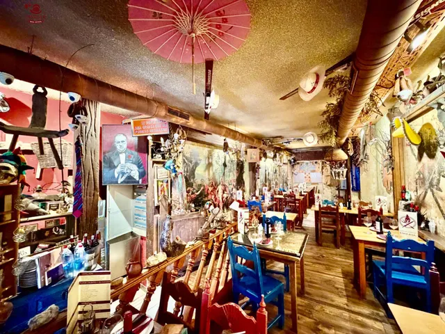 Bar Restaurante con 128m2 distribuidos en planta comercial de 98m2 más almacén de 30m2, ofreciendo una distribución cómoda, funcional y muy eficiente para el desarrollo de la actividad h — 17