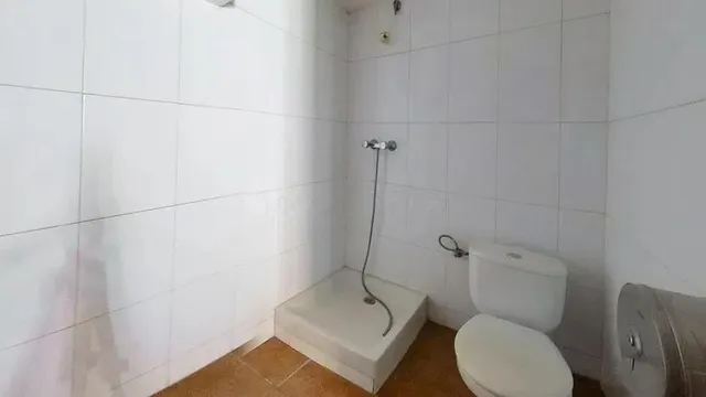 LOCAL EN VENTA EN EL PRAT DE LLOBREGAT (Barcelona). — 25
