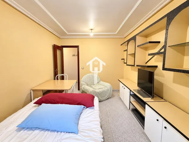 Piso para reformar en venta en Alicante. zona de los ángeles, 2 habitaciones, salón, baño con bañera, 50m2, segunda planta sin ascensor. — 8
