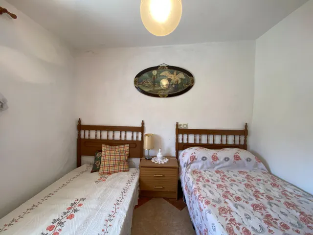 Se vende cortijo a distancia de a pie al pueblo — 17