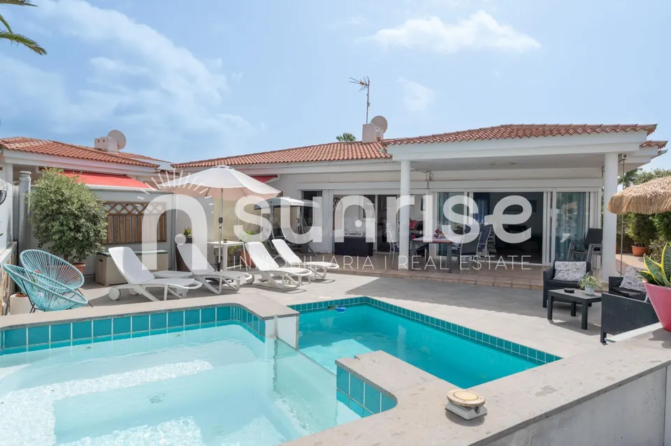 Casa con piscina privada en el Campo de Golf